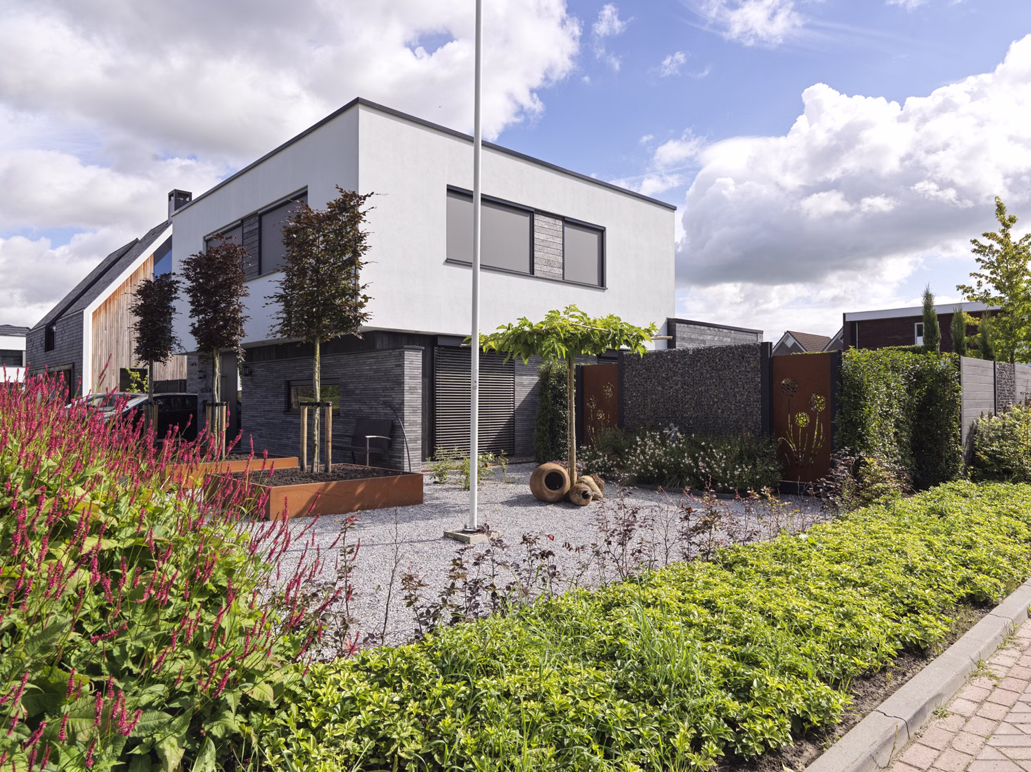 Moderne architectuur met industriële woonsfeer